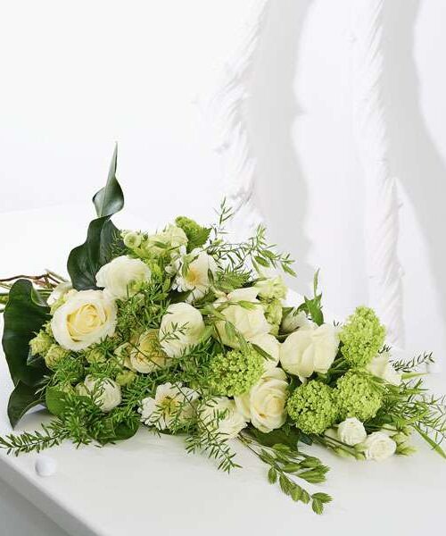 Bestellen Sie einen Trauerstrauß, den Sie hinlegen können (Farbe wie gewünscht) – Floria Blumen Mönchengladbach