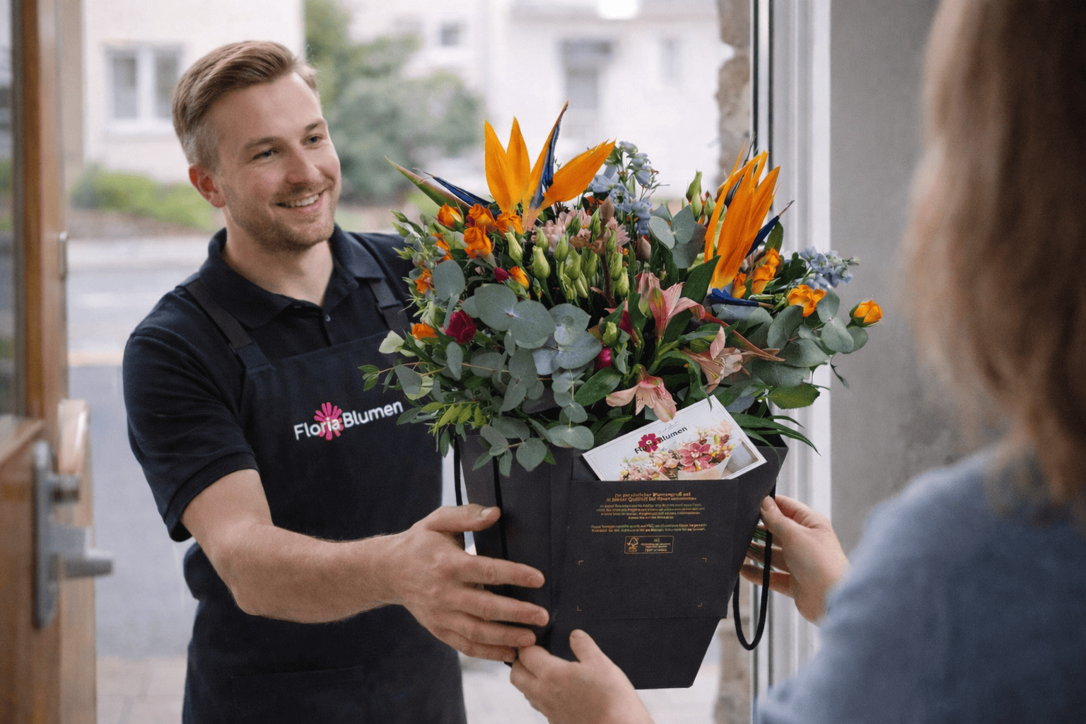“Floria Blumen liefert einen frischen Blumenstrauß persönlich in Mönchengladbach mit eigenem lokalen Lieferservice.”